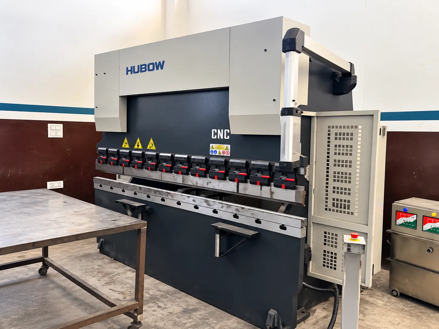 CNC Sheet Bending Machine